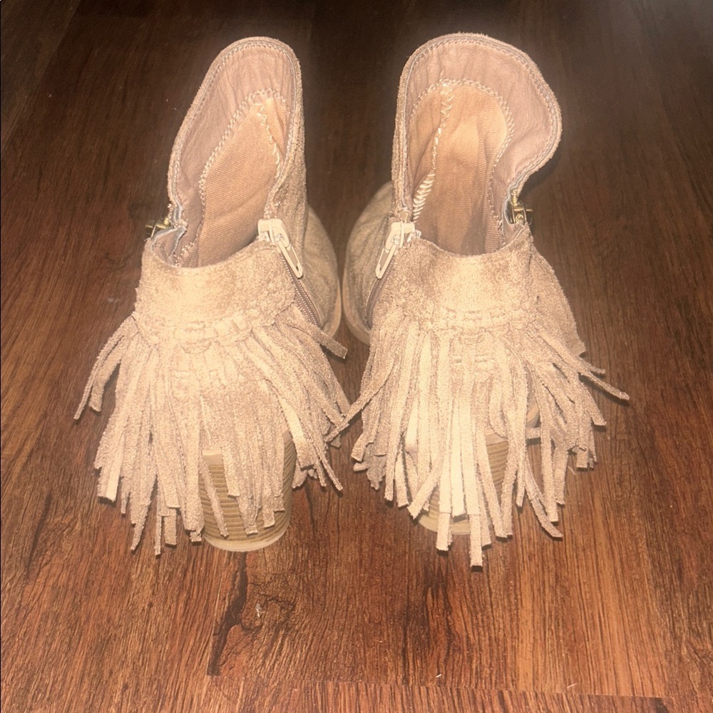 Charlotte Russe tan tassel pointed toe ankle booties/boots size 6 - Picture 3 of 6